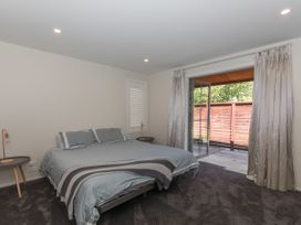 Modern Cottage Charm - Albert Town Holiday Home Only 5 Minutes From Wanaka -  - 1031731 - thumbnail photo 9