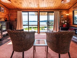 Peaceful Picnic Bay - Surfdale Holiday Home -  - 1031753 - thumbnail photo 2