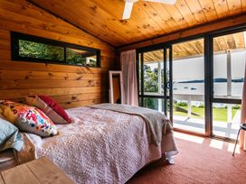 Peaceful Picnic Bay - Surfdale Holiday Home -  - 1031753 - thumbnail photo 7