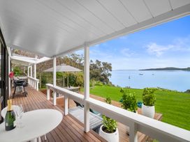 Peaceful Picnic Bay - Surfdale Holiday Home -  - 1031753 - thumbnail photo 3