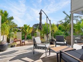 An outdoor area with chairs and a table at Little Pearl of Vista Verano - Mangawhai Village