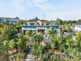 A house with plants and a walkway at Little Pearl of Vista Verano - Mangawhai Home Mangawhai Village