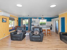 Nest by the Beach - Cooks Beach Holiday Home -  - 1031805 - thumbnail photo 8