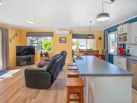 Nest by the Beach - Cooks Beach Holiday Home -  - 1031805 - thumbnail photo 10