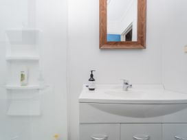 Nest by the Beach - Cooks Beach Holiday Home -  - 1031805 - thumbnail photo 21