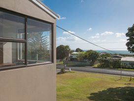 Sweeping Sea Views - Waihi Holiday Home -  - 1031887 - thumbnail photo 16