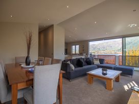 Lakeview Heights - Wanaka Home - Bachcare NZ -  - 1031969 - thumbnail photo 5