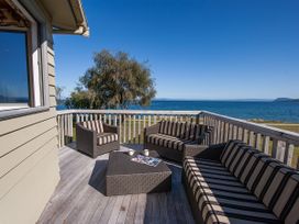 Absolute Waterfront with WiFi - Five Mile Bay Home -  - 1032003 - thumbnail photo 19
