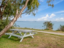 Absolute Waterfront with WiFi - Five Mile Bay Home -  - 1032003 - thumbnail photo 28