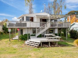 Absolute Waterfront with WiFi - Five Mile Bay Home -  - 1032003 - thumbnail photo 2