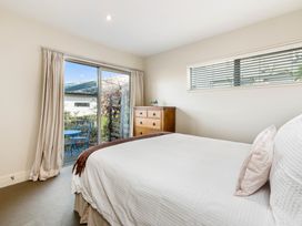 Lake Views on Yewlett - Queenstown Holiday Home -  - 1032019 - thumbnail photo 11