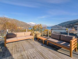 Lake Views on Yewlett - Queenstown Holiday Home -  - 1032019 - thumbnail photo 22
