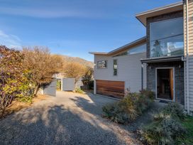 Lake Views on Yewlett - Queenstown Holiday Home -  - 1032019 - thumbnail photo 19