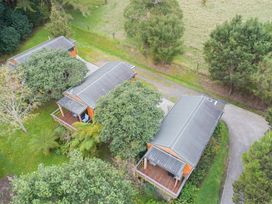 The Cowshed Wairoro Park - Russell Holiday Home -  - 1032021 - thumbnail photo 1