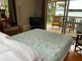 Waters Edge Cottage - Hahei Bach -  - 1032023 - thumbnail photo 9