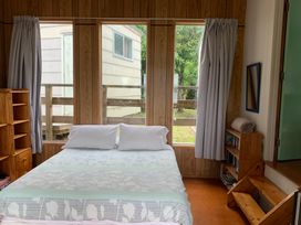 Waters Edge Cottage - Hahei Bach -  - 1032023 - thumbnail photo 11