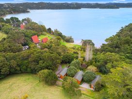 The Tree House Wairoro Park - Russell Holiday Home -  - 1032026 - thumbnail photo 12