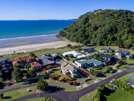 Kiwi Kuta with direct beach access - Matarangi Holiday Home -  - 1032052 - thumbnail photo 18