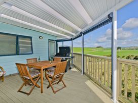 The Blue Cottage with WiFi- Waipu Holiday Home -  - 1032065 - thumbnail photo 14