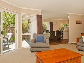 Bliss by the Beach - Whangamata Holiday Home -  - 1032134 - thumbnail photo 4