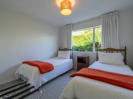 Kepler Retreat - Te Anau Holiday Home -  - 1032249 - thumbnail photo 11