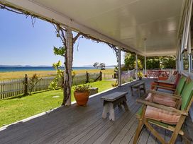 Breachmor - Tauranga Taupo Lakefront Holiday Home -  - 1032358 - thumbnail photo 1