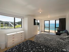 What a View View - Whatuwhiwhi Holiday Home -  - 1032383 - thumbnail photo 16