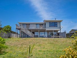 Spacious Family Bach by the Sea - Ruakaka Home -  - 1032445 - thumbnail photo 6