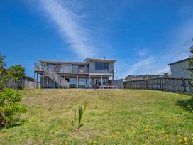 Spacious Family Bach by the Sea - Ruakaka Home -  - 1032445 - thumbnail photo 7