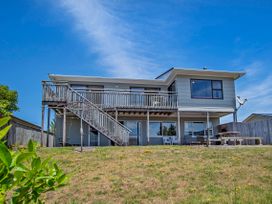 Spacious Family Bach by the Sea - Ruakaka Home -  - 1032445 - thumbnail photo 8