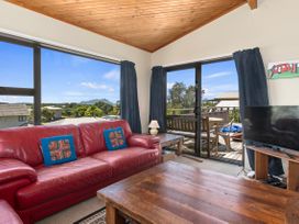 Spacious Family Bach by the Sea - Ruakaka Home -  - 1032445 - thumbnail photo 12