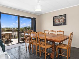 Spacious Family Bach by the Sea - Ruakaka Home -  - 1032445 - thumbnail photo 13