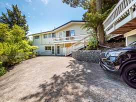 A house with a driveway and a car at Rimu - Paihia Holiday Home in Paihia