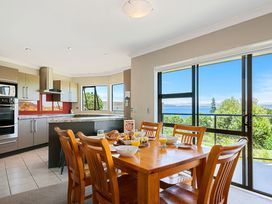 Acacia Bay Getaway - Lake Taupo Holiday Home -  - 1032520 - thumbnail photo 3