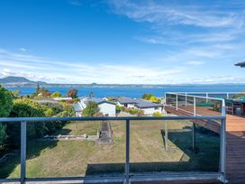 Lofty Lakeviews - Acacia Bay Holiday Home -  - 1032649 - thumbnail photo 5