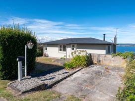 Lofty Lakeviews - Acacia Bay Holiday Home -  - 1032649 - thumbnail photo 26