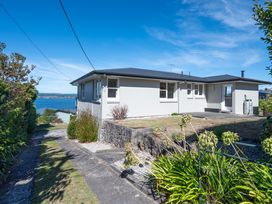 Lofty Lakeviews - Acacia Bay Holiday Home -  - 1032649 - thumbnail photo 23