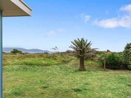 La Casa de la Playa - Beachfront Waikanae Home -  - 1032661 - thumbnail photo 17