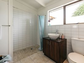 Sol Spa Oasis - Surfdale Holiday Home -  - 1032676 - thumbnail photo 22
