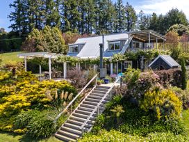 Pukawa Country Lodge - Pukawa Bay Holiday Home -  - 1032693 - thumbnail photo 2