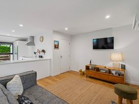 Rees on Reid - Arrowtown Holiday Home -  - 1032698 - thumbnail photo 5