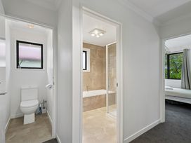 Rees on Reid - Arrowtown Holiday Home -  - 1032698 - thumbnail photo 11