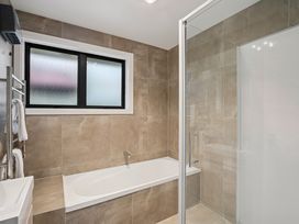 Rees on Reid - Arrowtown Holiday Home -  - 1032698 - thumbnail photo 12