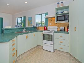 Captain's Cabin - Cooks Beach Holiday Home -  - 1032710 - thumbnail photo 9