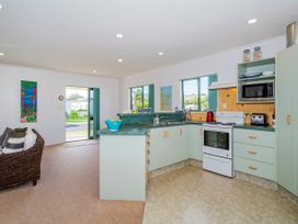 Captain's Cabin - Cooks Beach Holiday Home -  - 1032710 - thumbnail photo 8