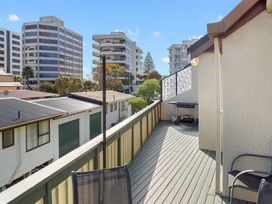 Downtown Mountview - Mt Maunganui Holiday Home -  - 1032814 - thumbnail photo 7