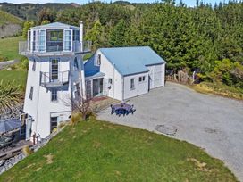The Lighthouse - Ligar Bay Holiday Home -  - 1032943 - thumbnail photo 19