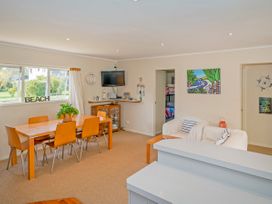 Oysters Retreat - Cooks Beach Holiday Home -  - 1033002 - thumbnail photo 9