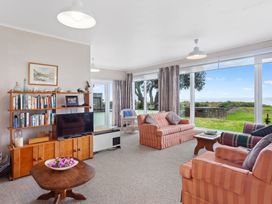 Beach Side - Ohope Holiday Home -  - 1033014 - thumbnail photo 4