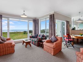 Beach Side - Ohope Holiday Home -  - 1033014 - thumbnail photo 3